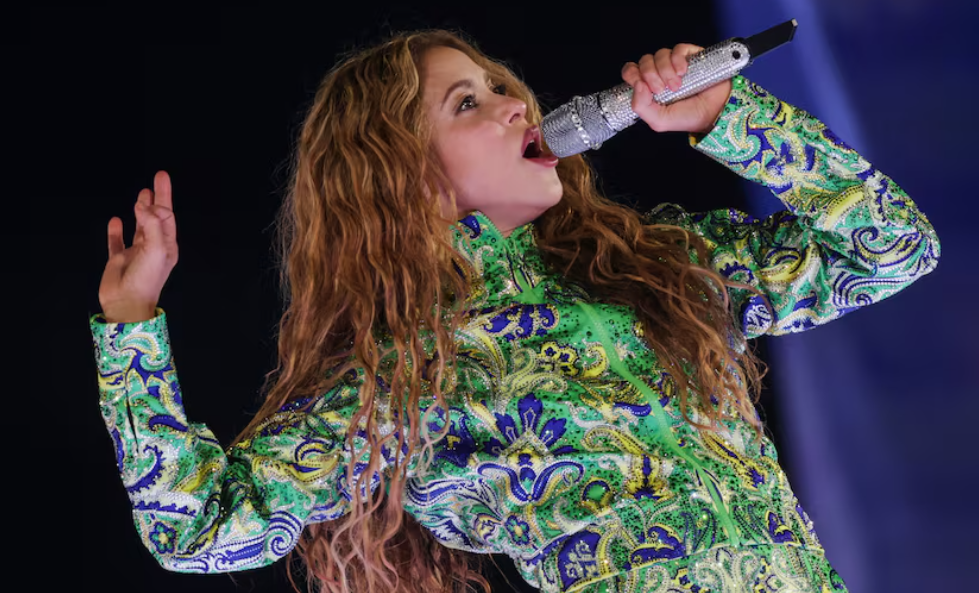 Shakira draws 2 million fans in Brazil