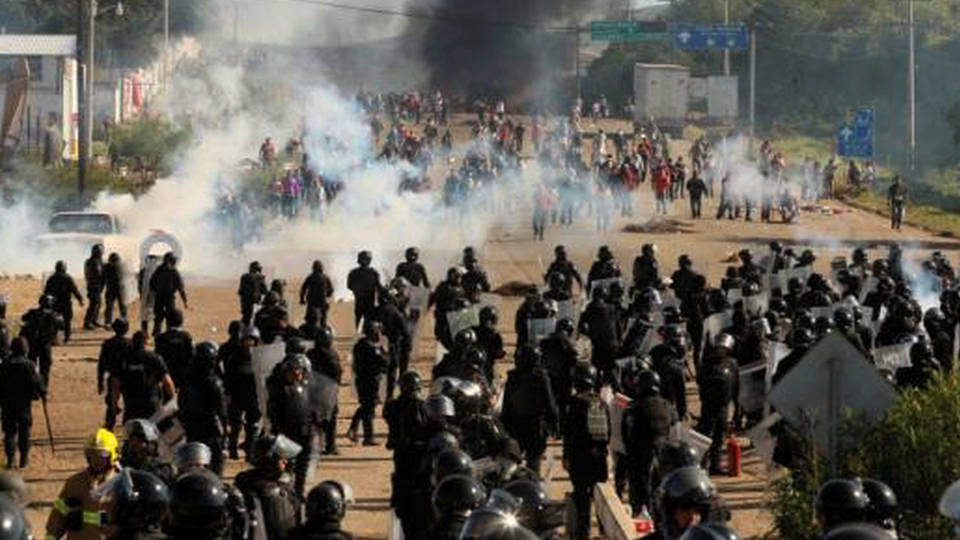 6 Killed as Police Descend on Protesting Teachers in Oaxaca