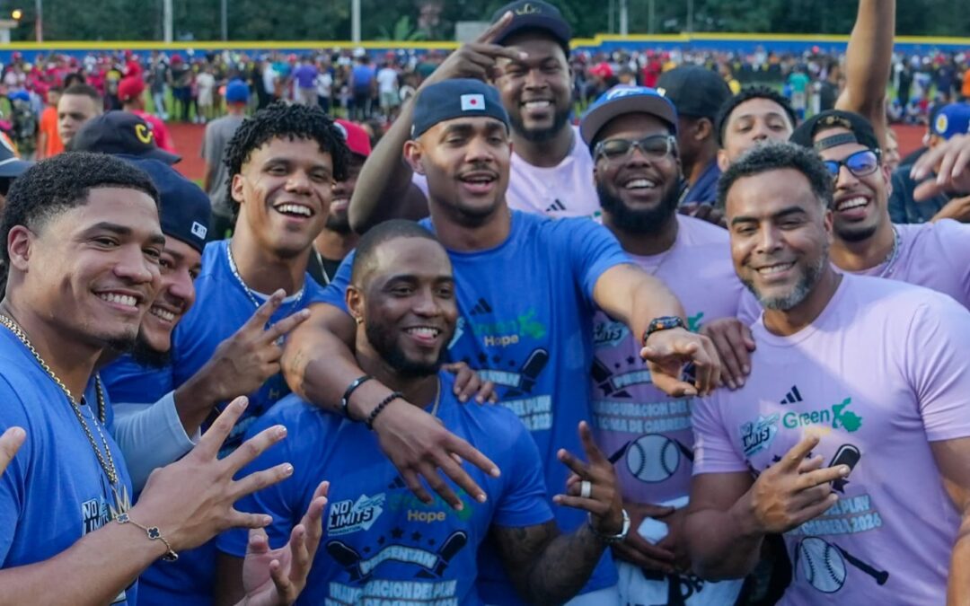 Julio Rodríguez Gives Back to Loma de Cabrera